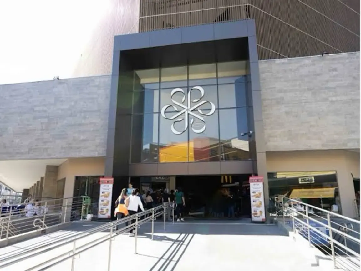 Shopping-Plaza-PoloRua-BarA-o-De-LadA-rio566.Foto-da-Fachada-API.014048.webp