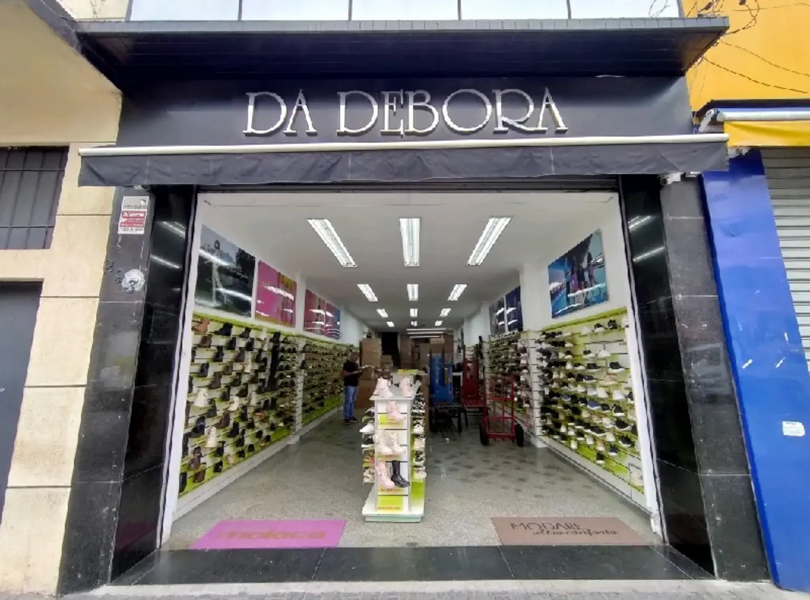 da-debora-calcados-rua-cavalheiro-293_fachada_130520251423-1.webp-1