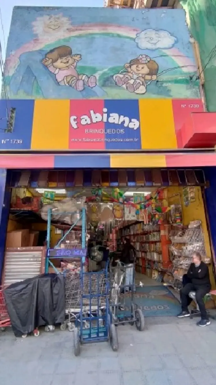 fabiana-brinquedos-rua-rio-bonito-1739_fachada_.webp