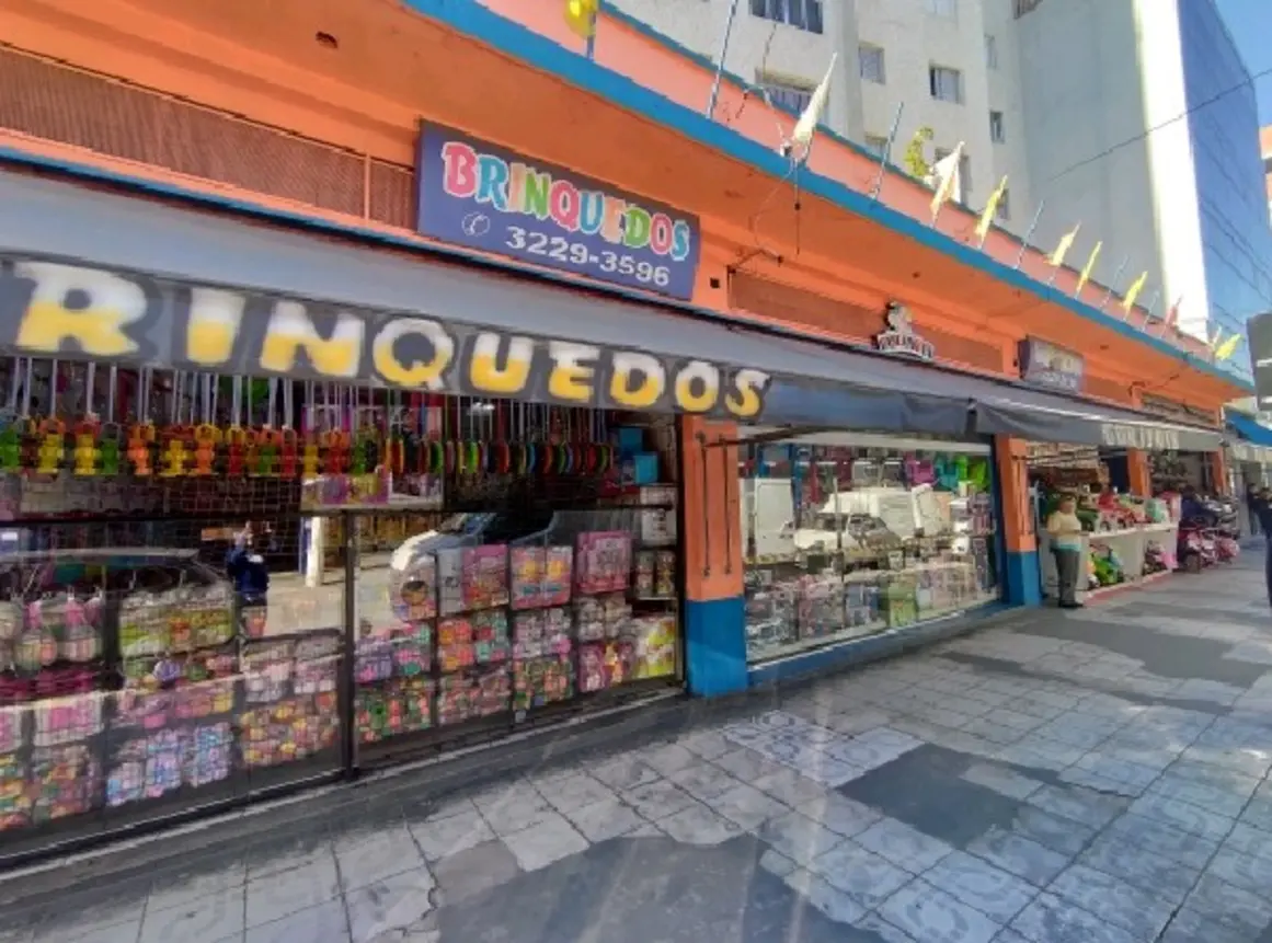 guritoys-rua-rio-bonito-1699_fachada_.webp
