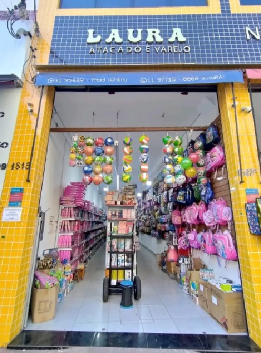 laura-atacado-e-varejo-rua-rio-bonito-1815_fachada_.webp