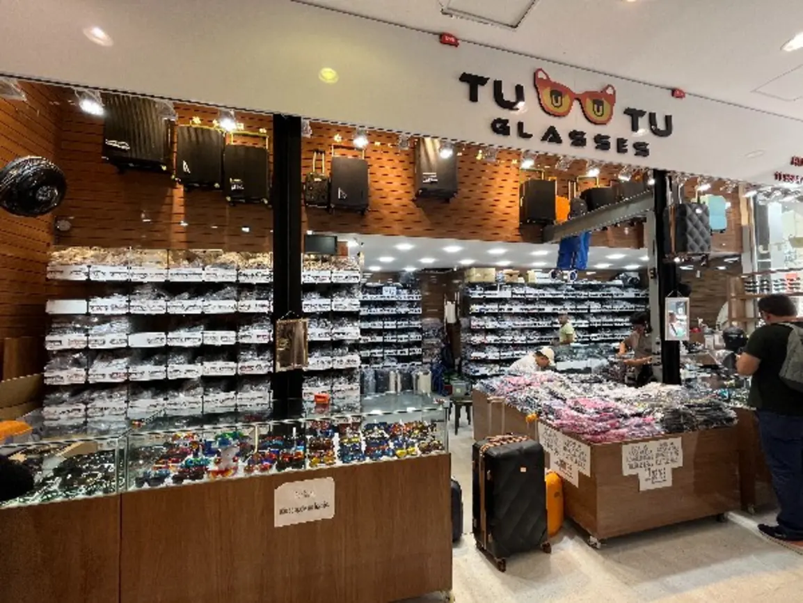 tutu-glasses-yaoyao-rua-barao-de-ladario-670_fachada_260120261612.webp